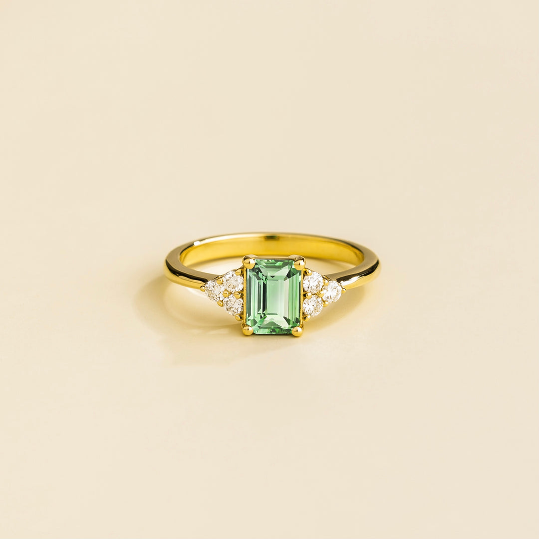 Chateau Gold Ring Green Sapphire & Diamond