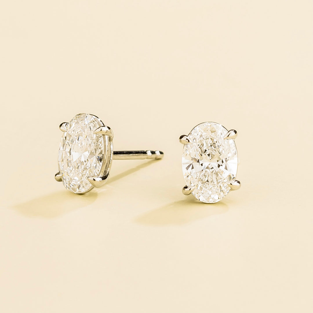 Ovo white gold earrings set with Diamond