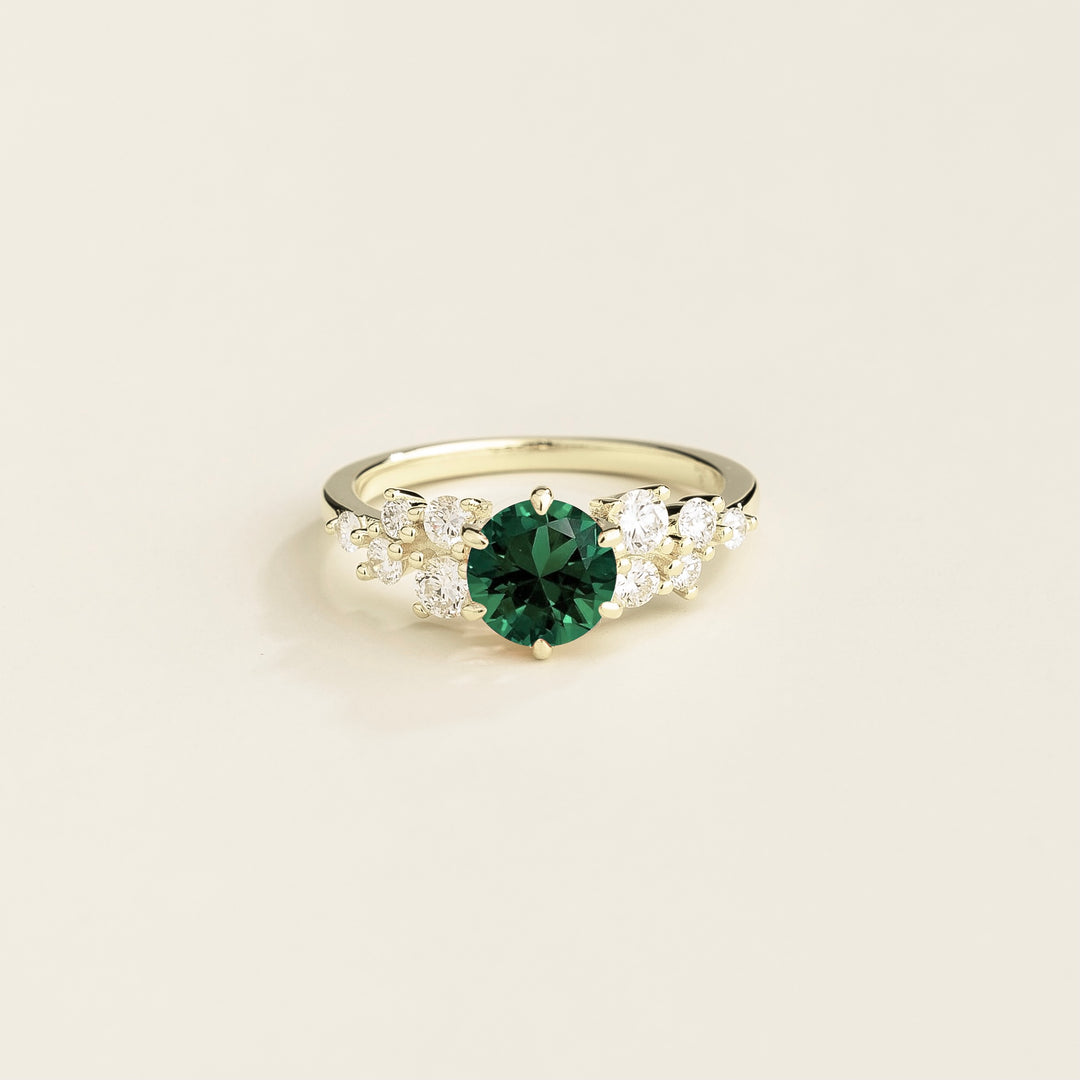 Floret white gold ring in Emerald & Diamonds