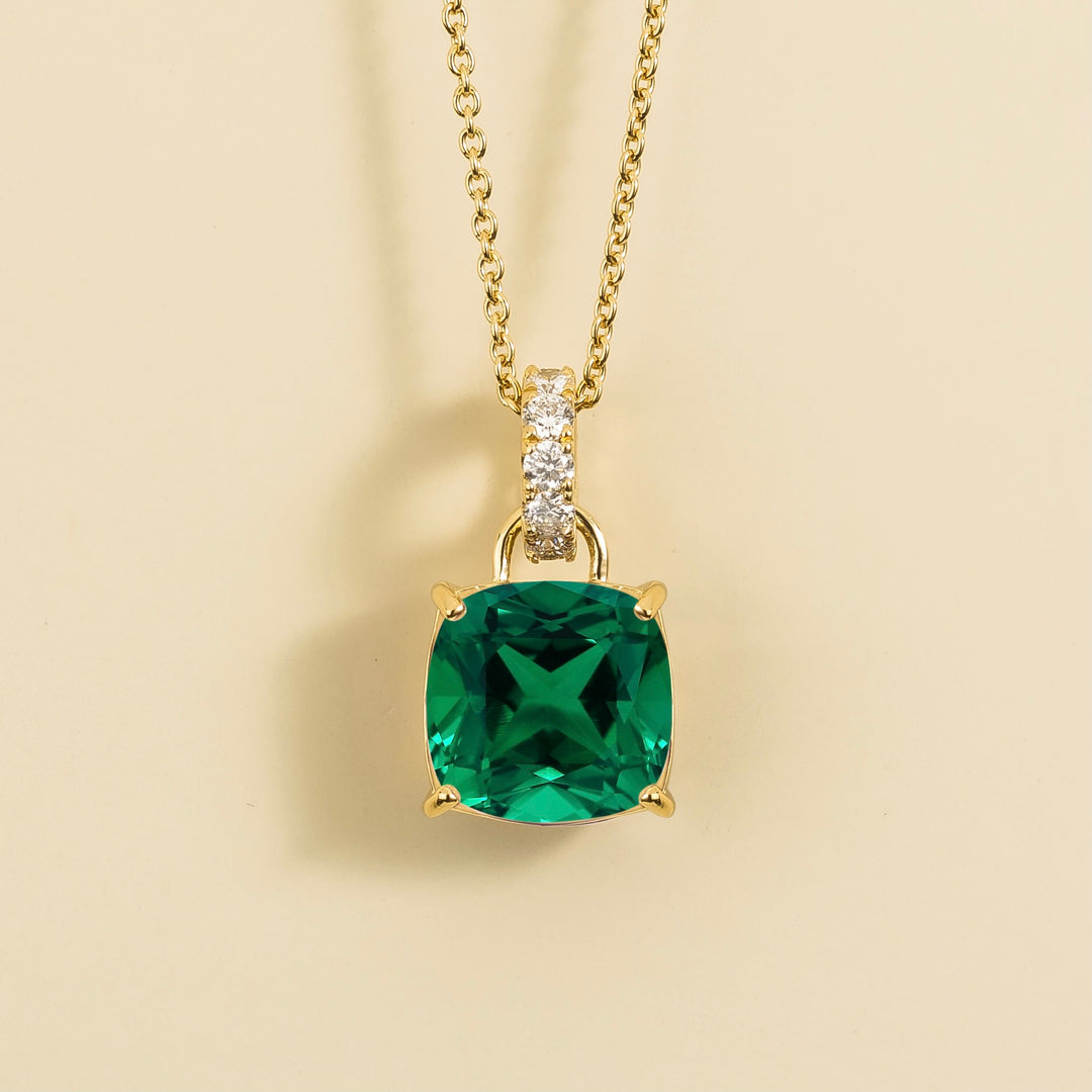 Oreol Pendant Necklace In Emerald & Diamond Set In Gold