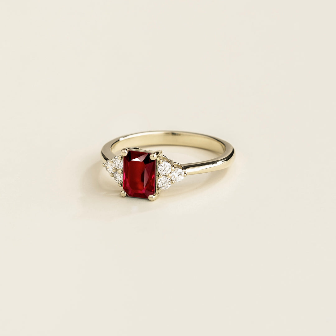 Chateau White Gold Ring Ruby & Diamonds