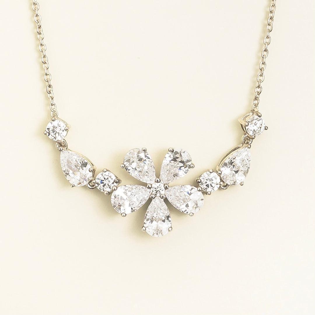 Florea White Gold Necklace set with Diamonds