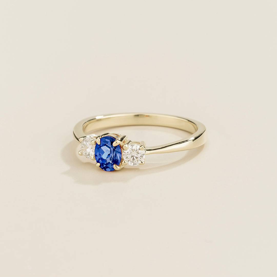 Boble white gold ring set with Blue sapphire and Diamonds