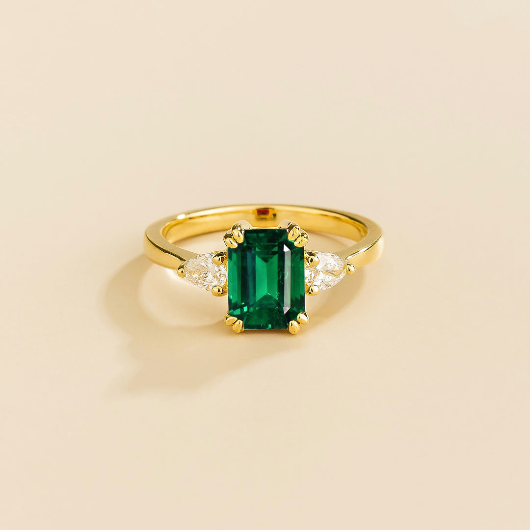 Ailes Gold Ring Emerald & Diamonds