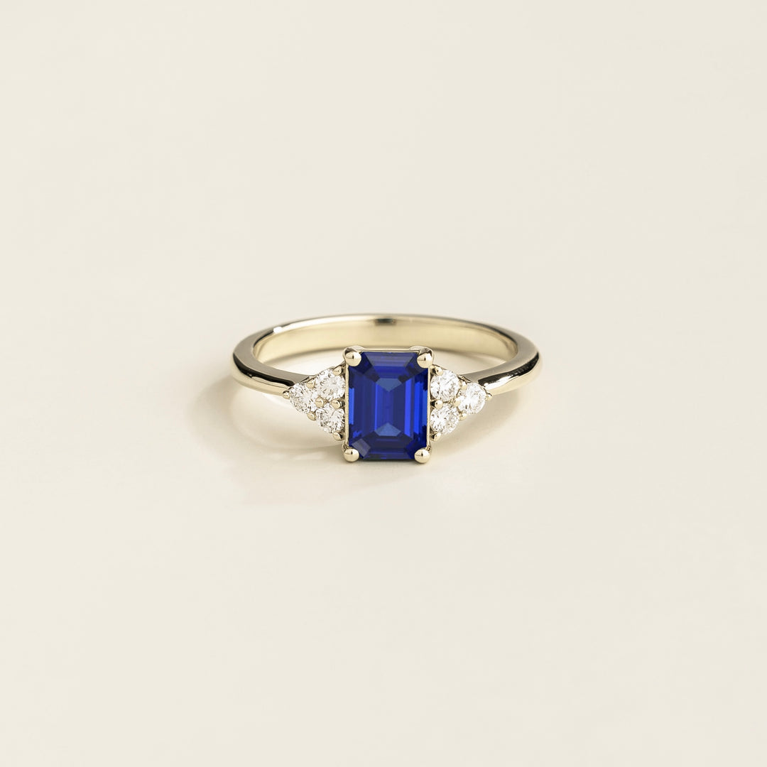 Chateau White Gold Ring Blue Sapphire & Diamonds