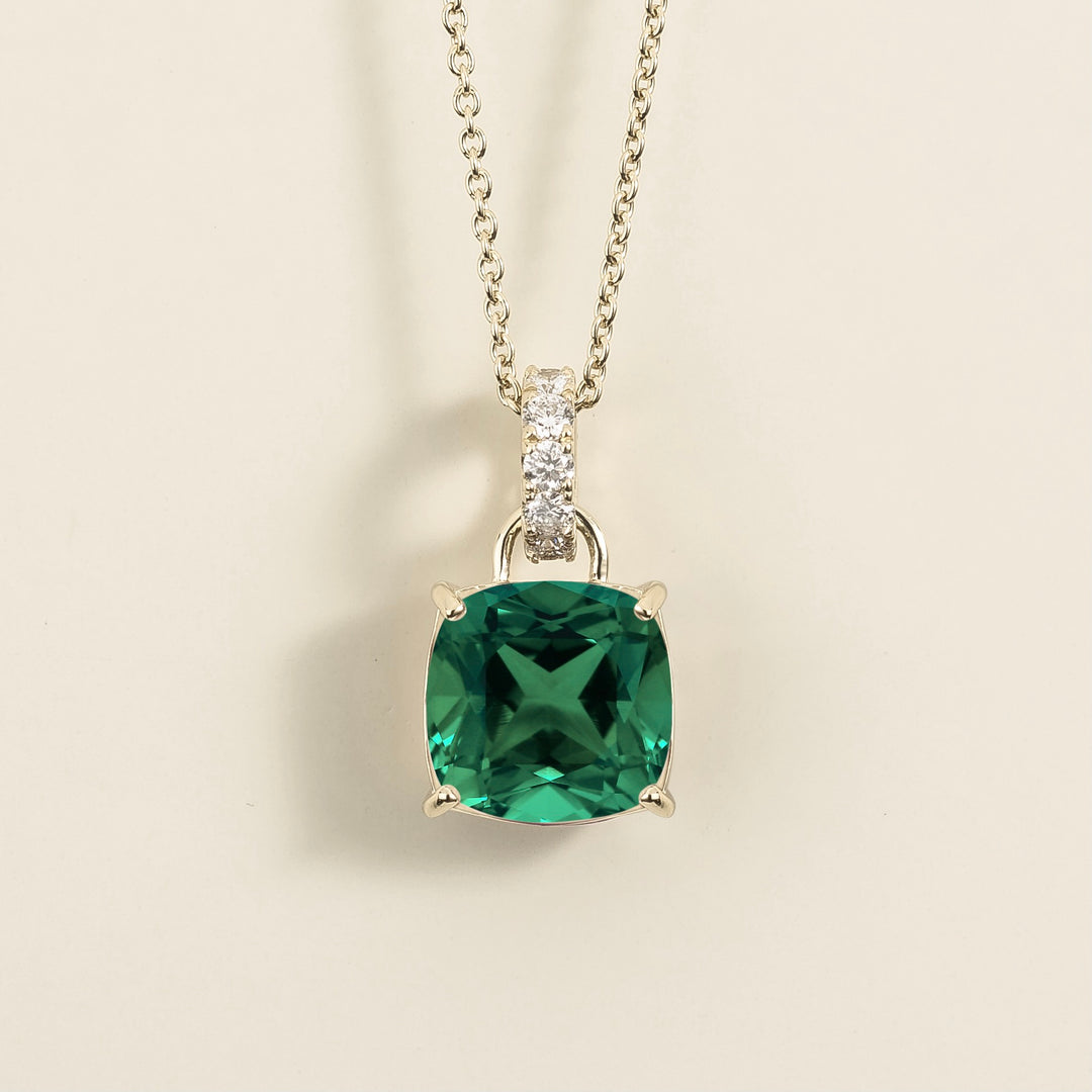 Oreol Pendant Necklace In Emerald & Diamond Set In White Gold