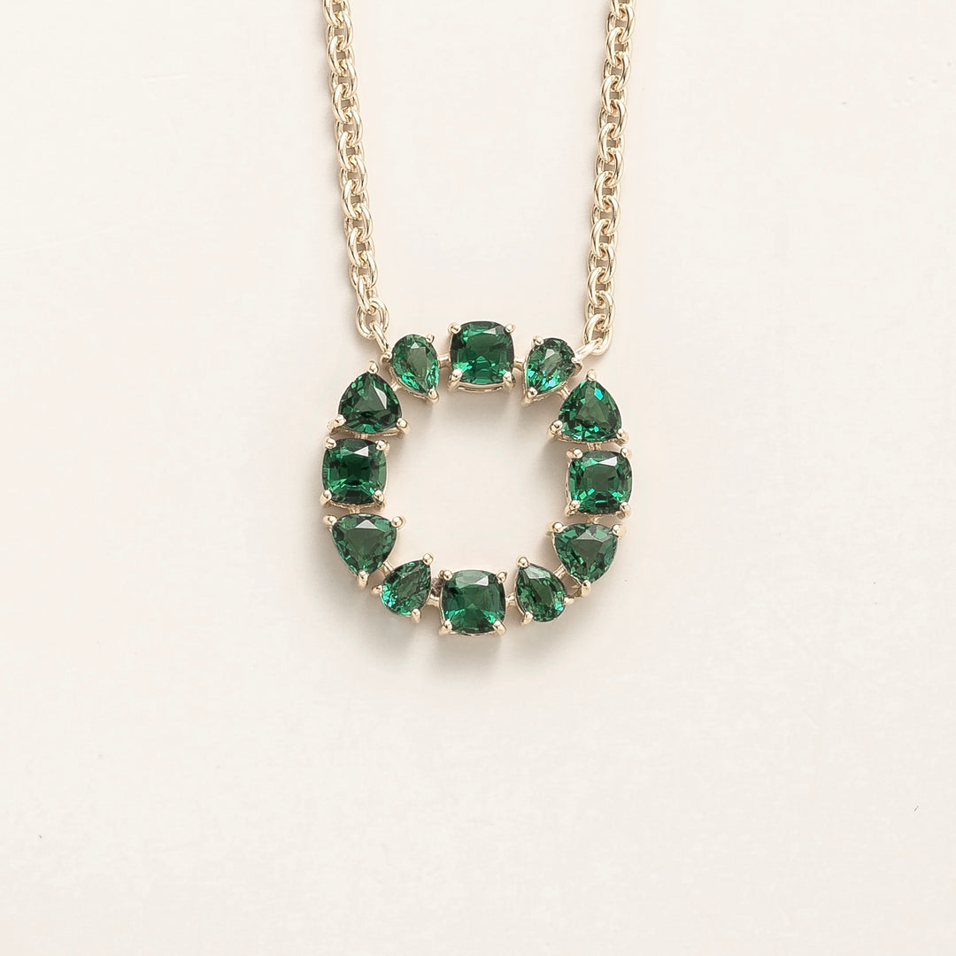 Glorie White Gold Necklace Set With Emerald