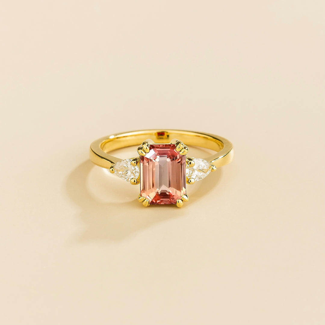 Ailes Gold Ring Padparadscha Sapphire & Diamonds