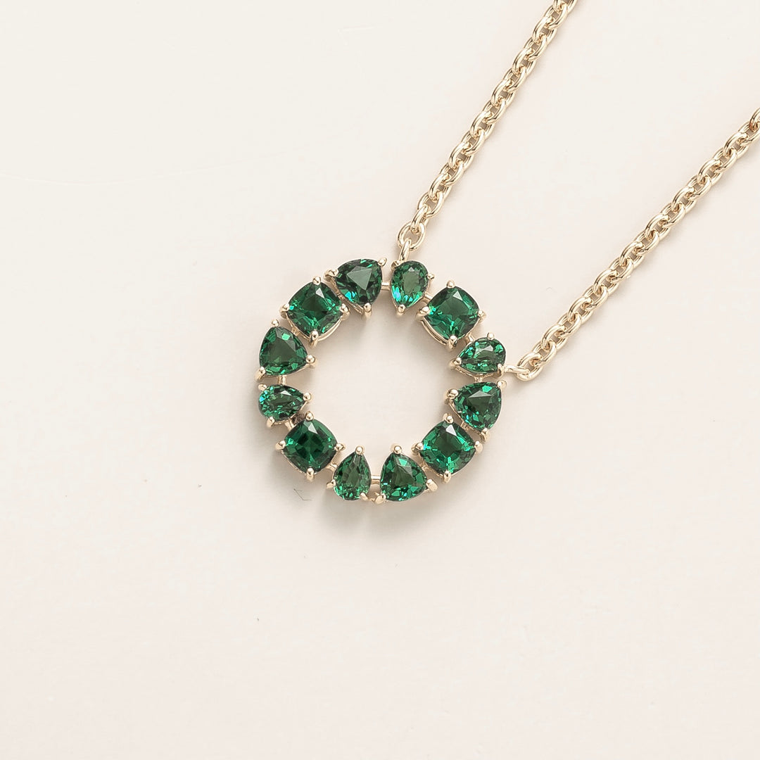 Glorie White Gold Necklace Set With Emerald