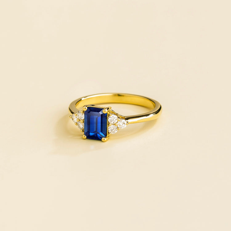 Chateau Gold Ring Blue Sapphire and Diamonds Jewellery From London