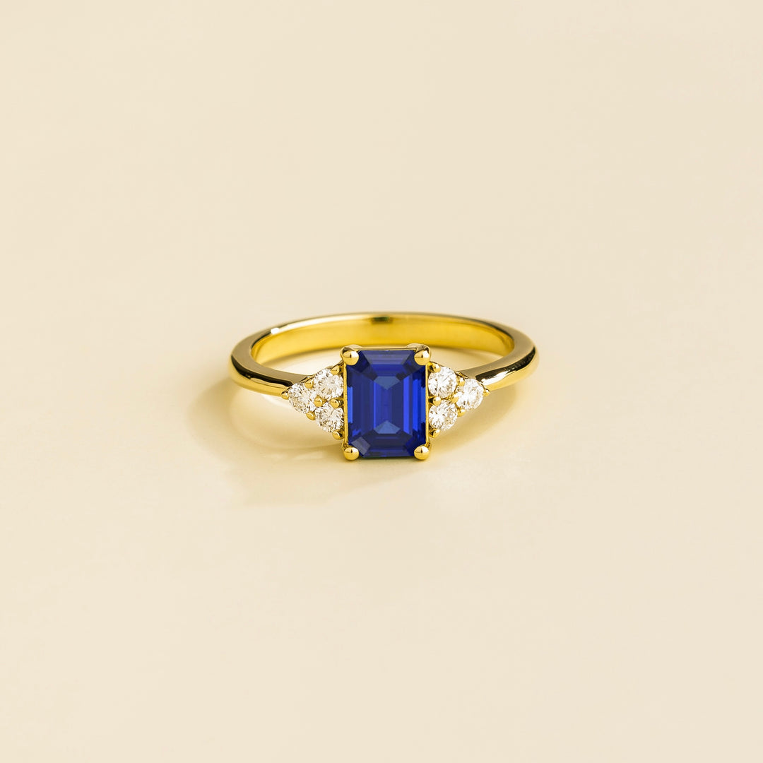 Chateau Gold Ring Blue Sapphire and Diamonds