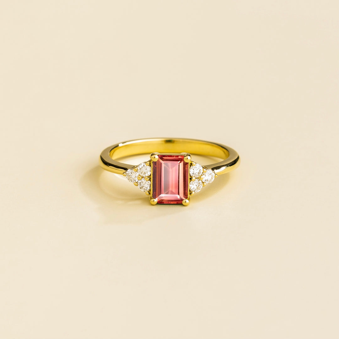 Chateau Gold Ring Padparadscha Sapphire and Diamonds