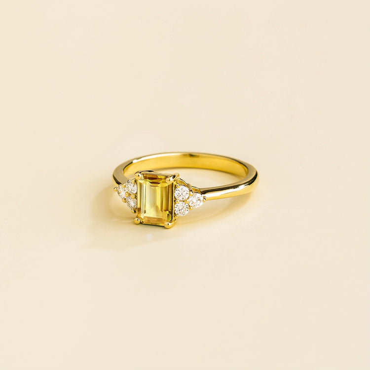 Chateau Gold Ring Yellow Sapphire and Diamond