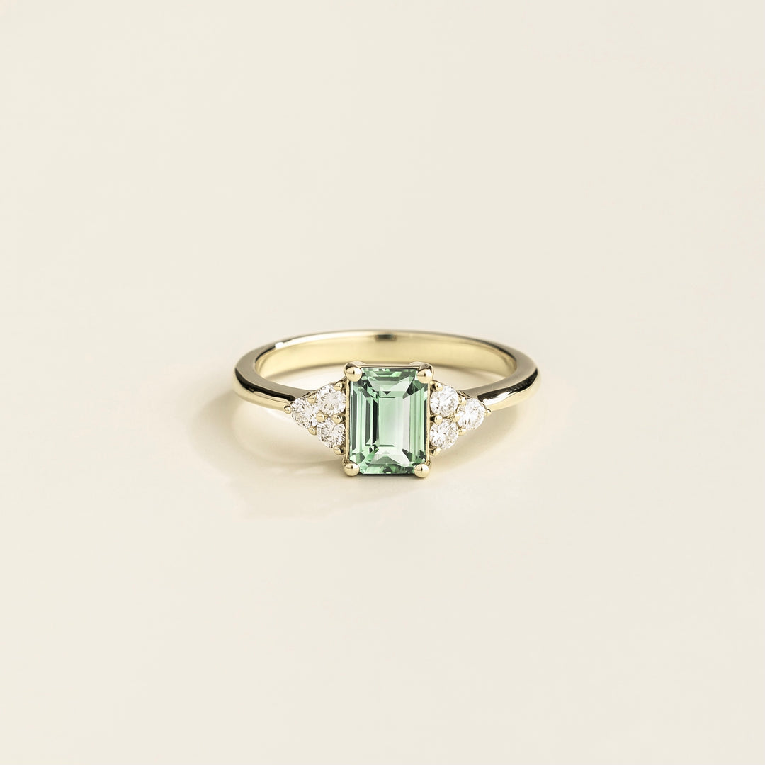 Chateau White Gold Ring Green Sapphire & Diamond