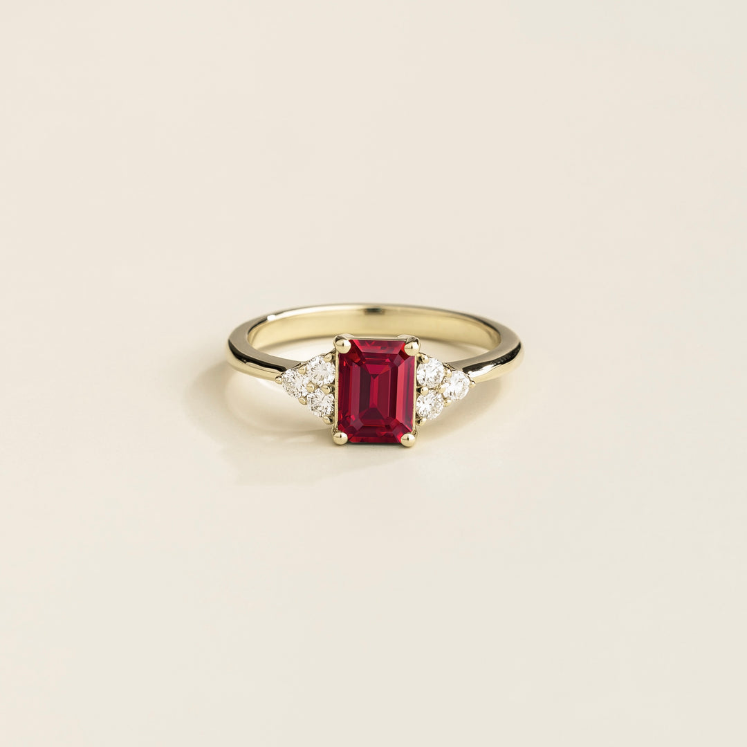 Chateau White Gold Ring Ruby & Diamonds