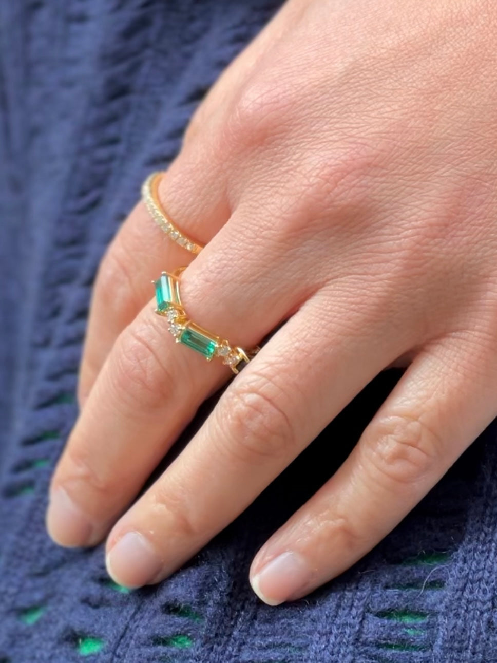 Forma gold ring set with Paraiba sapphire & Diamond