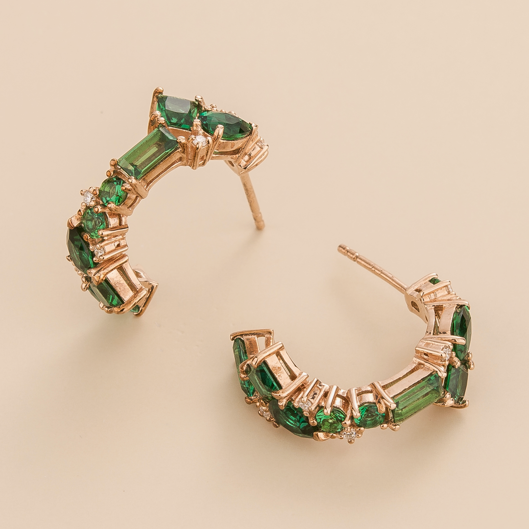 Lanna medium hoop earrings in Emerald & Diamond set in White gold