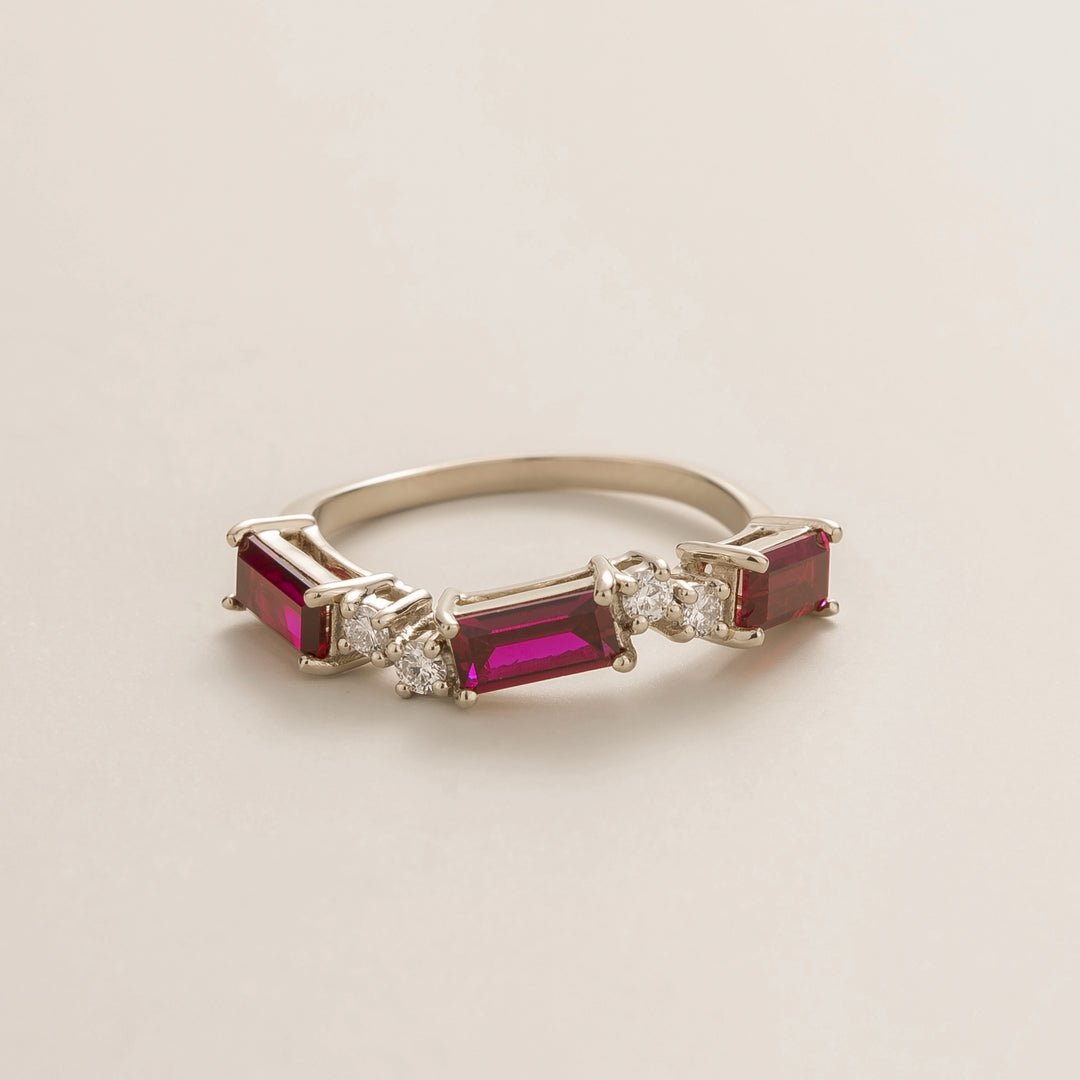 Forma white gold ring set with Ruby & Diamond