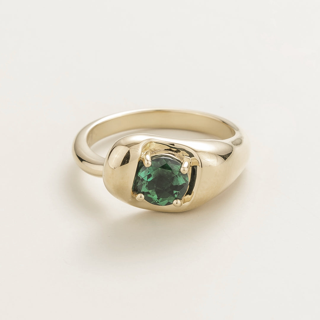 Fava White Gold Ring Set With Emerald