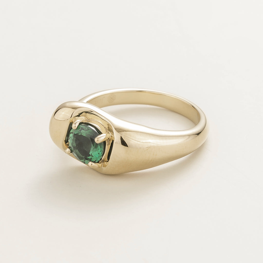 Fava White Gold Ring Set With Emerald