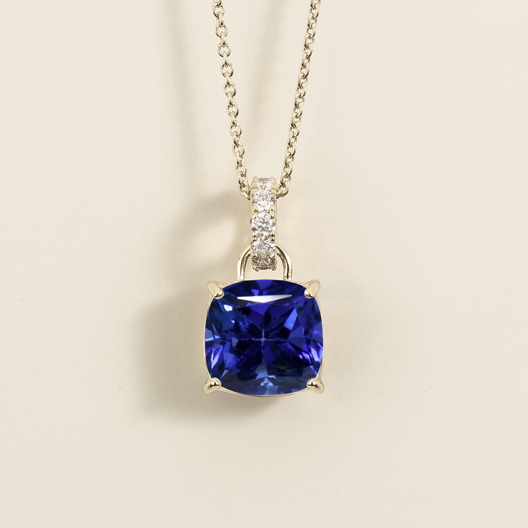 Oreol pendant necklace in Blue sapphire & Diamond set in White gold