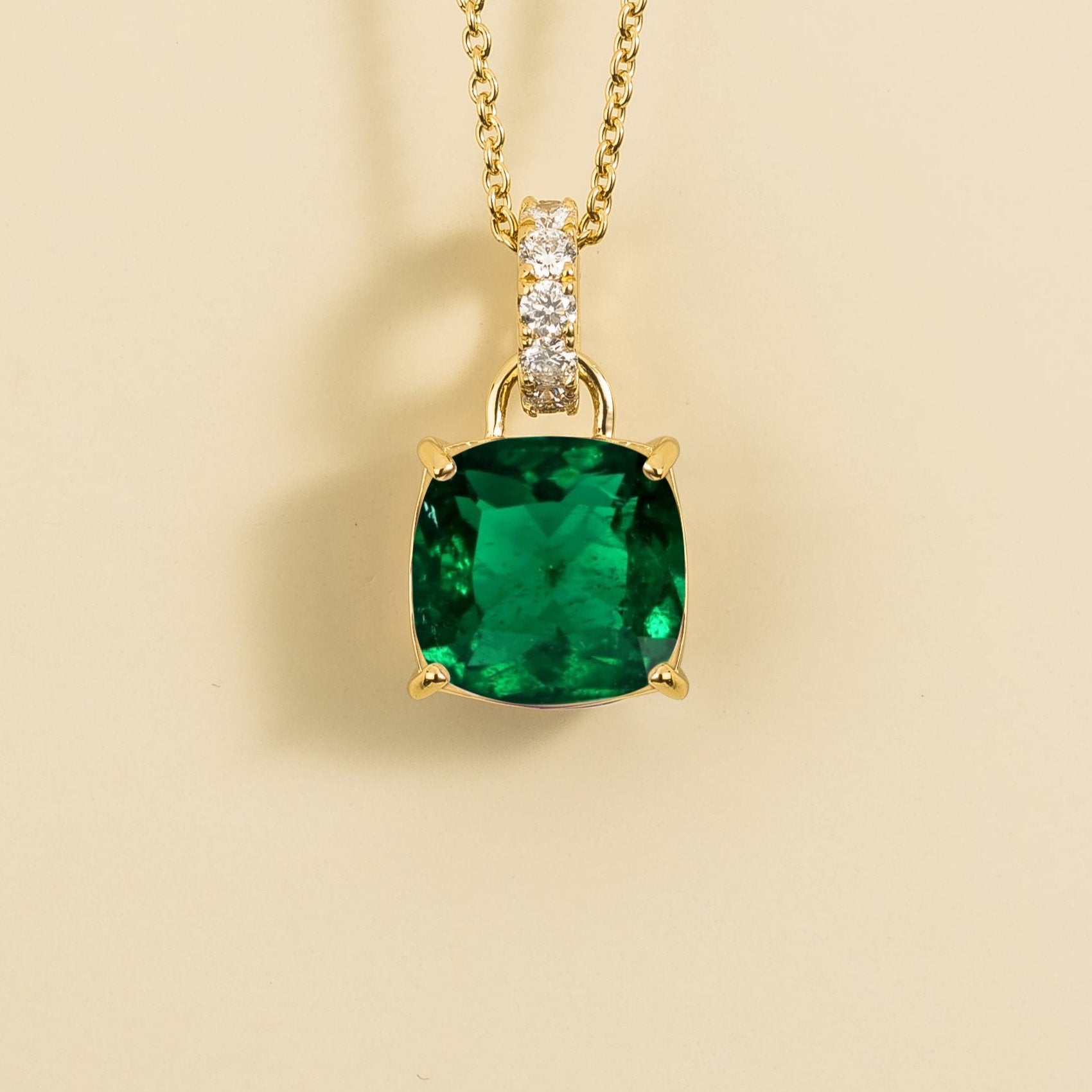 Oreol Pendant Necklace In Emerald & Diamond Set In Gold