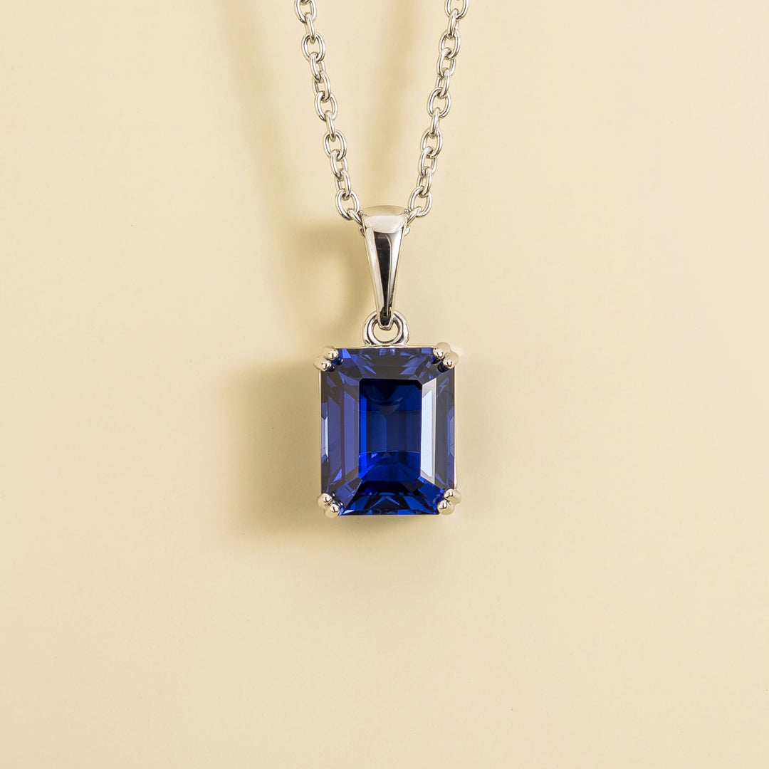 Thamani white gold pendant necklace in Blue sapphire