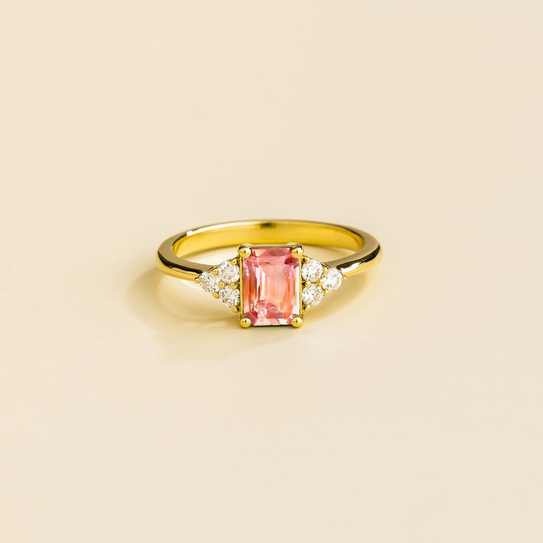 Chateau Gold Ring Padparadscha Sapphire & Diamond