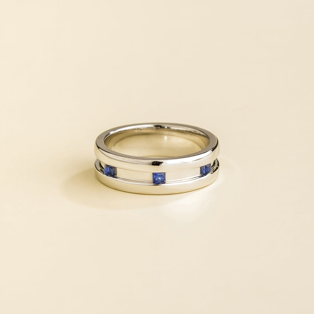 Amur White Gold Ring Set With Blue Sapphire