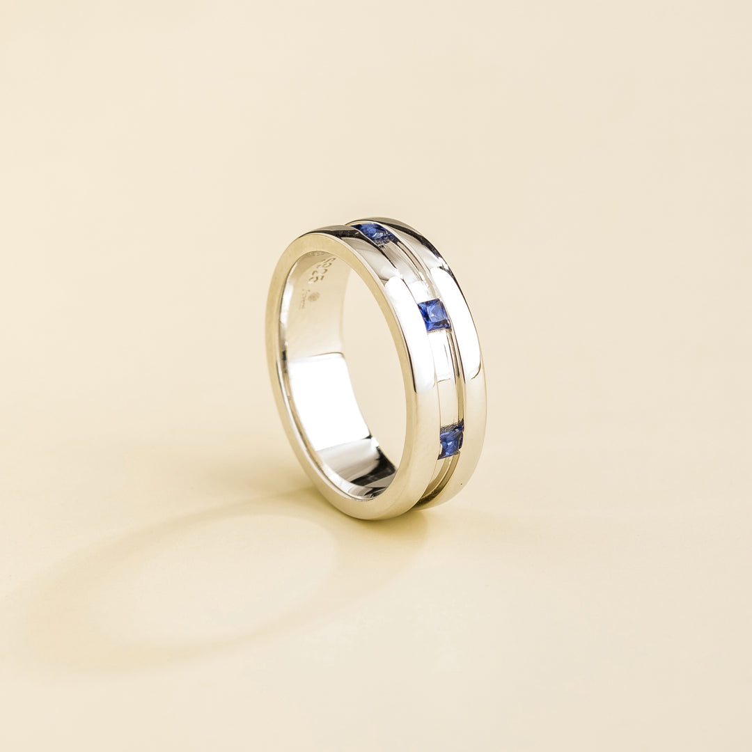 Amur White Gold Ring Set With Blue Sapphire