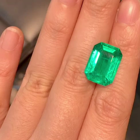 16mm x 12mm Colombian Emerald