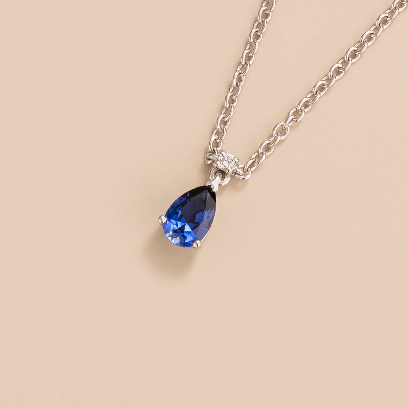 Ori small pendant necklace Blue sapphire Diamond set in White